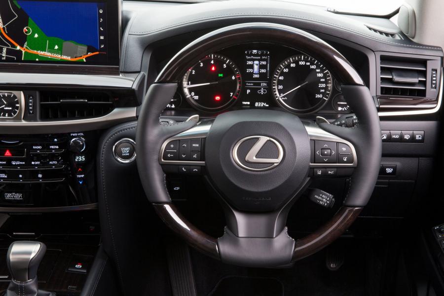  Lexus LX570 2015 года  (AU) (фото 6 из 19)